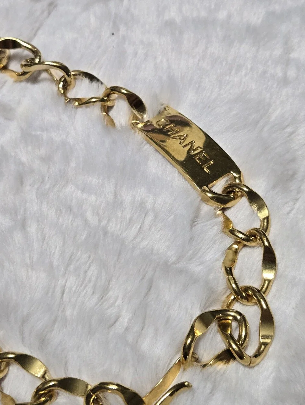 🔥 CHANEL 1950-1970 CC Gold Plated Logo Plate Rue Cambon Medallion Chain 🔥